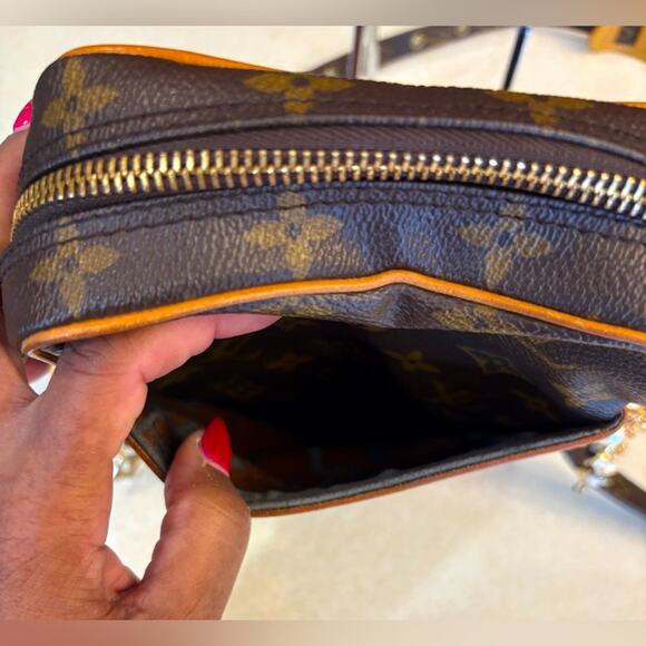 LOUIS VUITTON Danube Crossbody w/Box, Dust Bag, 1 Ribbon, 2 Bag Charms & COA.EUC - Picture 9 of 16